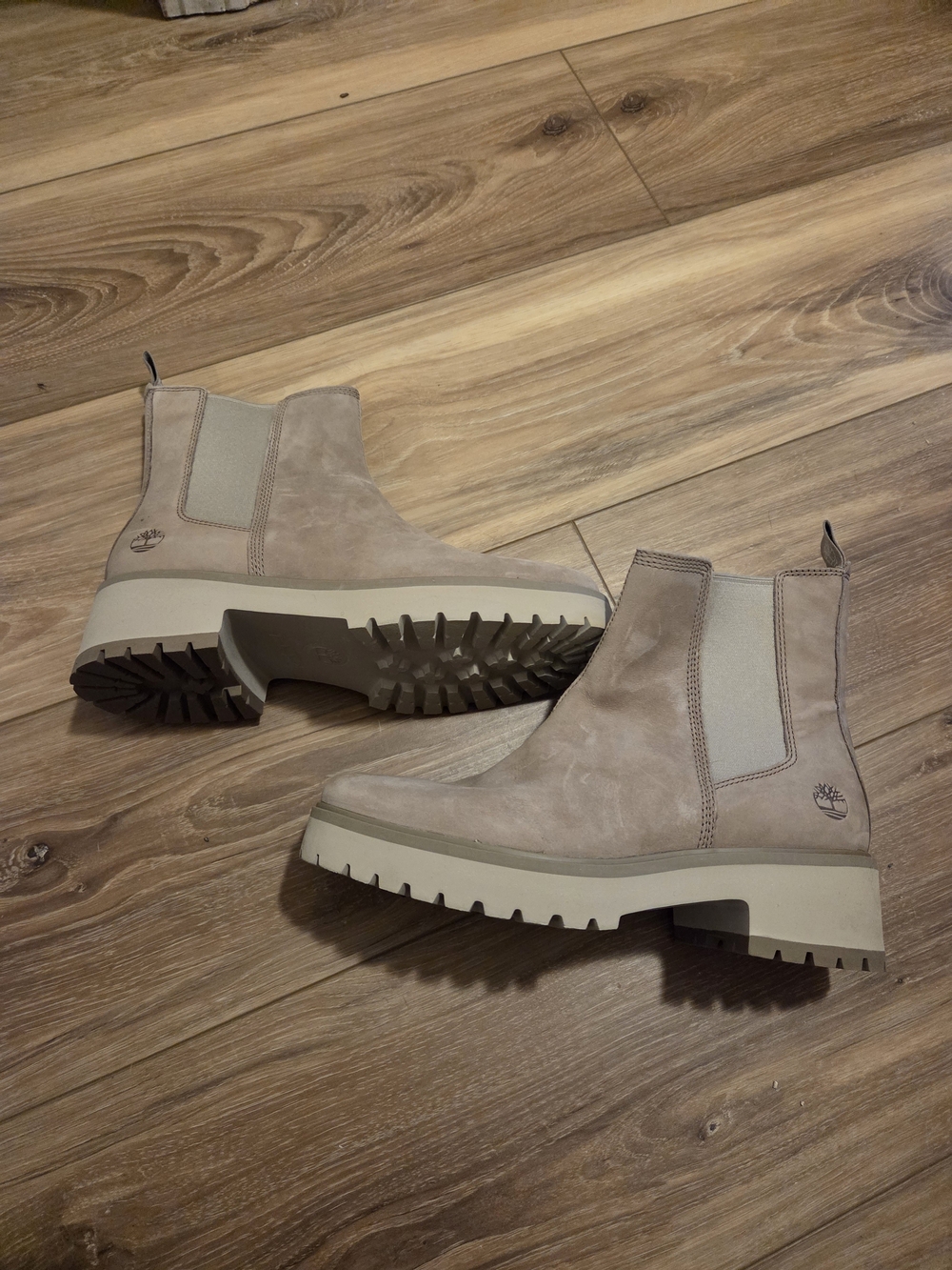 Timberland Womens Chukka Chelsea Boots in Light Beige Suede
